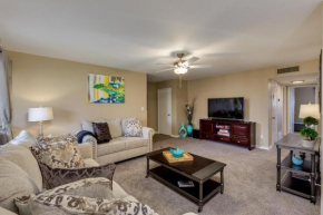 Heated Community Pool, Courtyard View, & Steps from Scottsdale, Literally! Location Terrific! condo